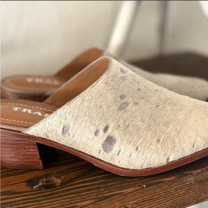 Trask Neutral Cowhide Leather Mule Slides - Women